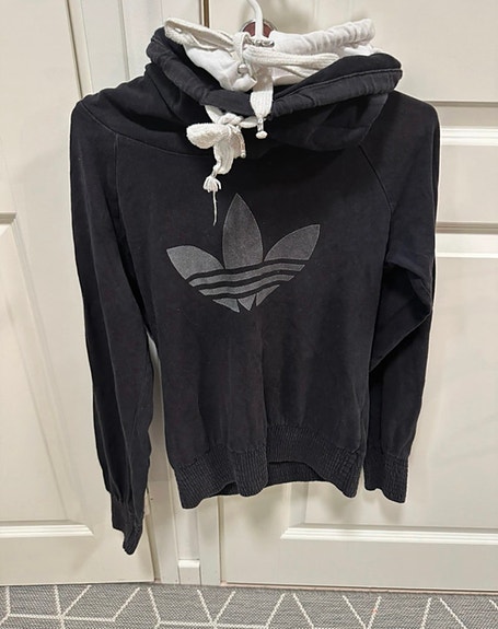 Adidas huppari
