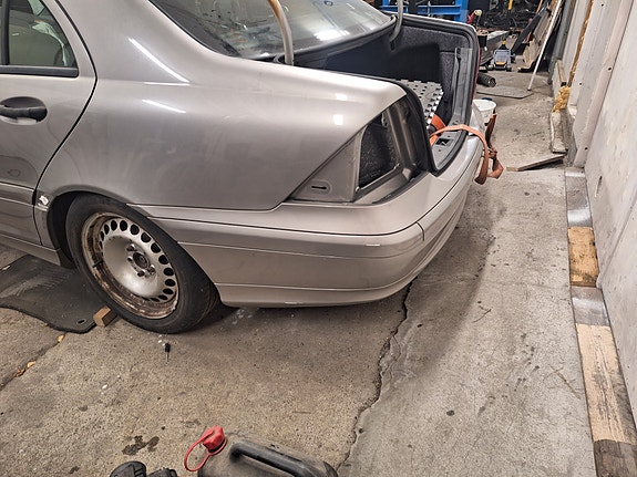 MB W203 faceliftin takapuskuri