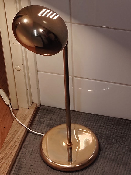Pöytälamppu