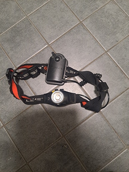 Myydään Led lenser otsavalaisin