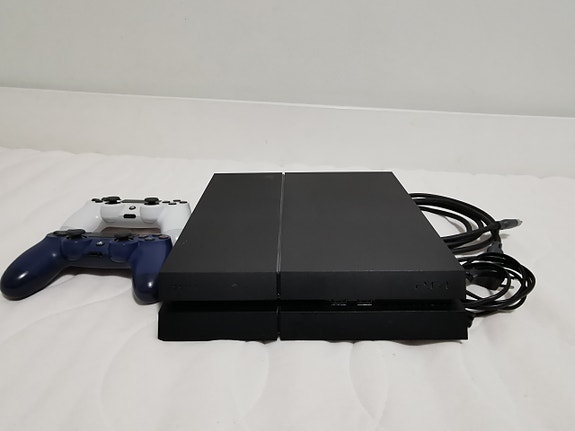 Sony Playstation 4 pelikonsoli