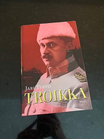 Jari Tervo Troikka kirja