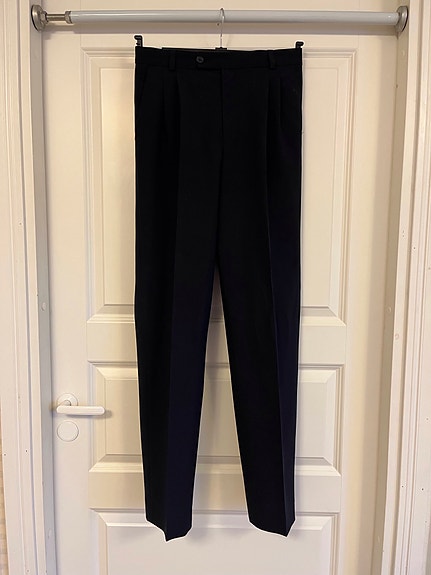 Poikien mustat suorat housut 170cm
