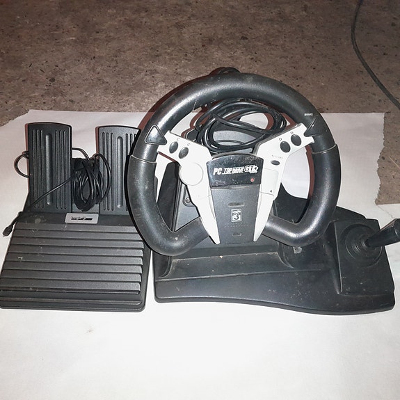 Playstation 2 ja 3.n ratti ja polkimet