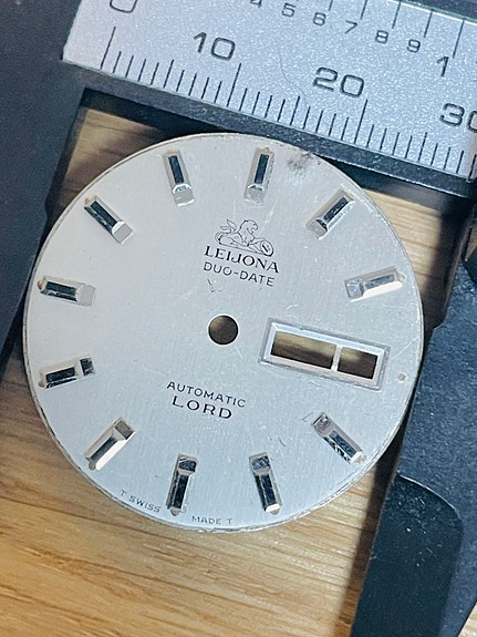 Leijona Lord Duo-date dial