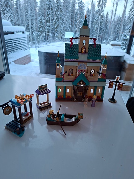 Lego Arendelin linna