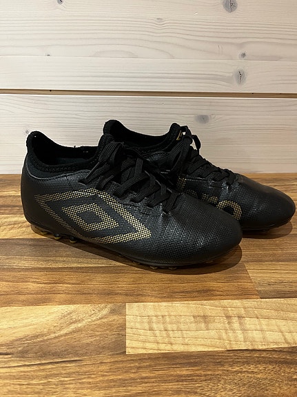 Umbro lasten nappikset musta koko 36 (UK3.5)