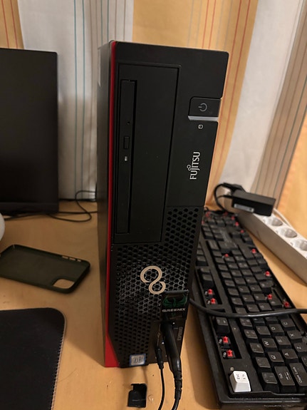 Fujitsu pöytätietokone