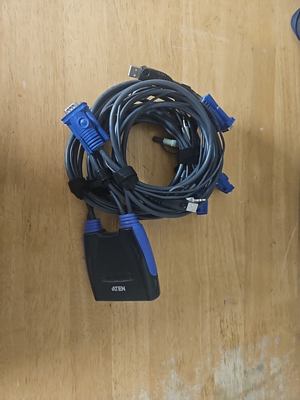 Aten CS64U 4-porttinen VGA/USB KVM-kytkin