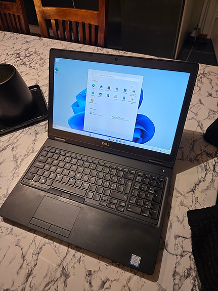 Dell Precision 3530 kannettava tietokone HDMI Windows 11