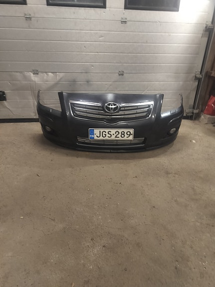 Puskuri Toyota Avensis T25 facelift