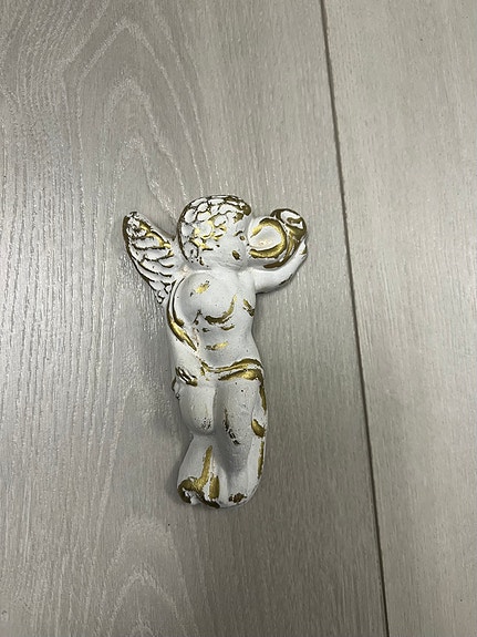 Pieni kipsi enkeli seinäkoriste