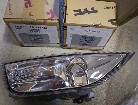 Alkuperäis malliset Ford Mondeo 2011-2014 sumuvaloumpio pari