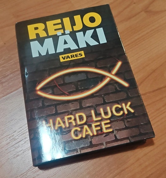 Kirja Reijo Mäki "Vares Hard luck cafe"