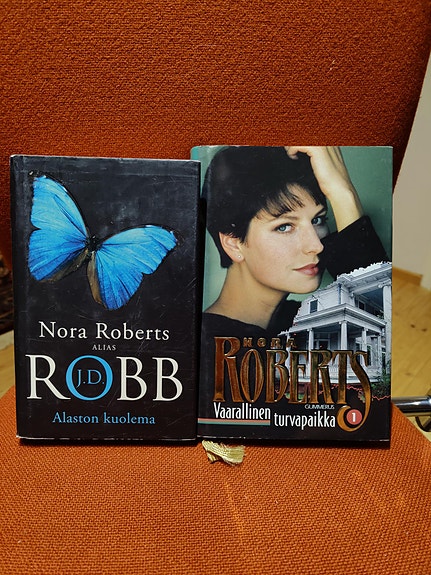 Nora Roberts / J.D. Robb kirjat Alaston kuolema ja Vaarallinen turvapaikka