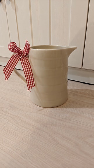 Valkoinen kannu