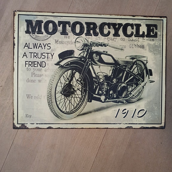 Motorcycle sisustuskyltti