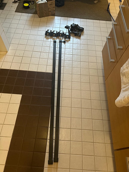 Autoon kattotelineet