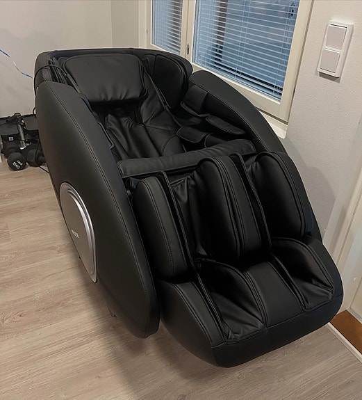 Maxxus MX 12.0, HIEROVA TUOLI MUSTA