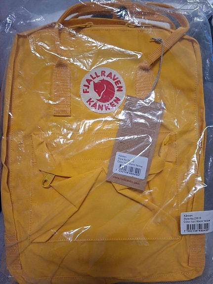 Keltainen Fjällräven-reppu