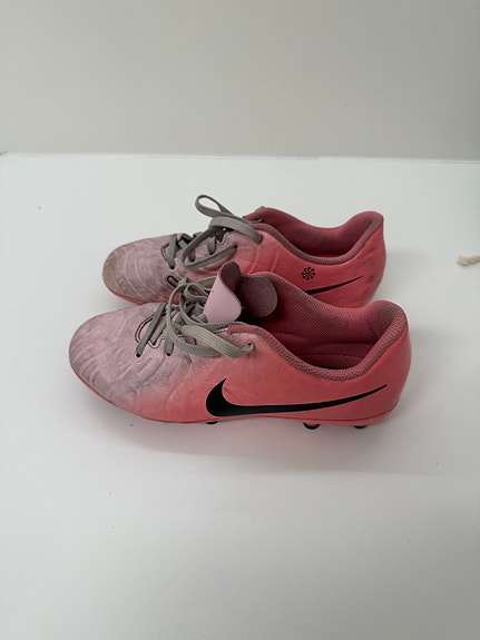 Nike jalkapallokengät pinkki koko 35