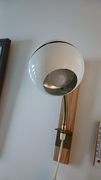 Retro seinävalaisin