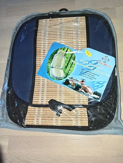 Auton istuimen suoja