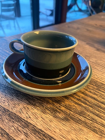 Arabian Meri-sarjan espressokuppi ja aluslautanen