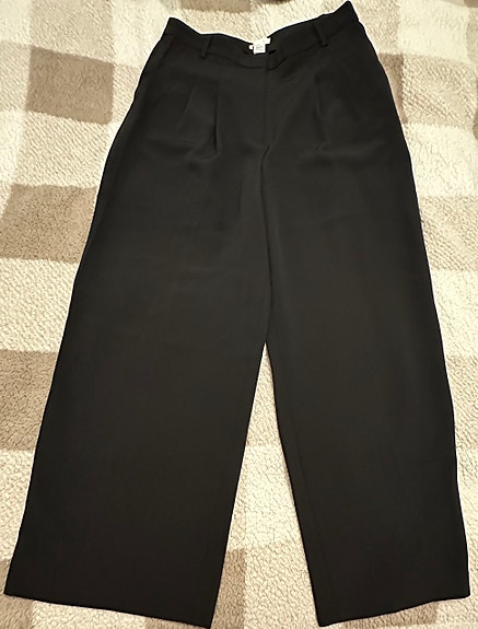 H&M väljä housut (loose fit), musta – koko 42, uudet lapuilla