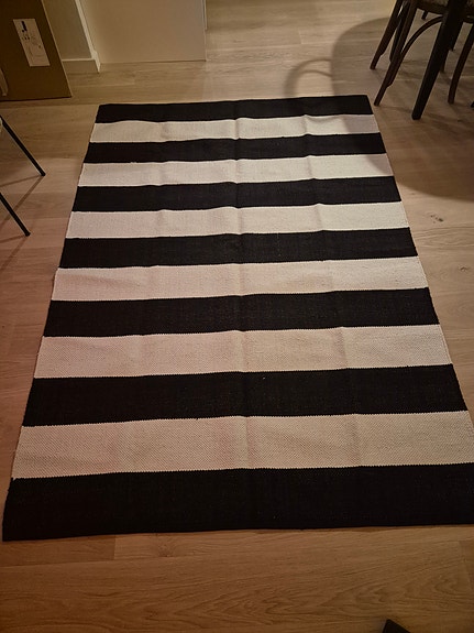 Mustavalkoinen matto, 140x200cm