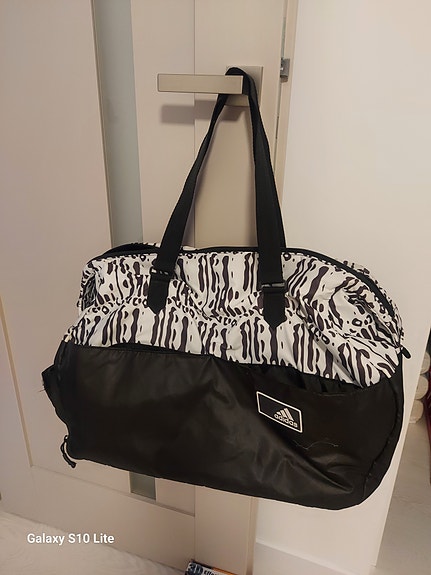 Urheilukassi Adidas