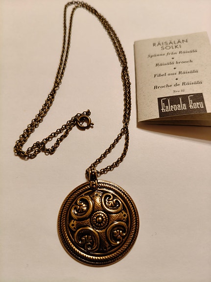Kalevala koru Räisälän solki riipus