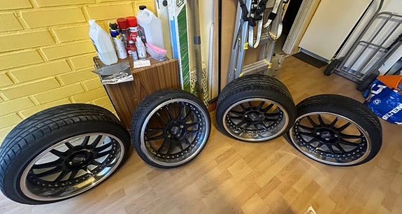 Aidot OZ racing superleggera iii kasattavat vanteet.