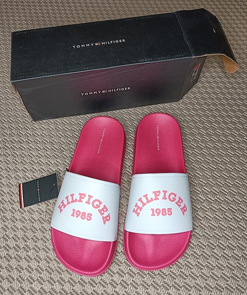 Tommy Hilfiger sandaalit 40 leveä