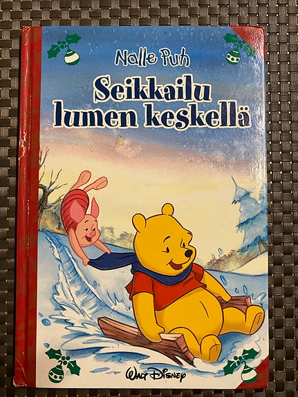 Disney Nalle Puh Seikkailu lumen keskellä Lastenkirja