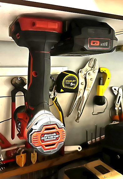 Skil 20V power akuille ja porakone telineitä.