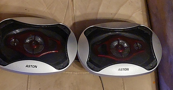 Auton kaiuttimet 2kpl 300w käyttämättömät