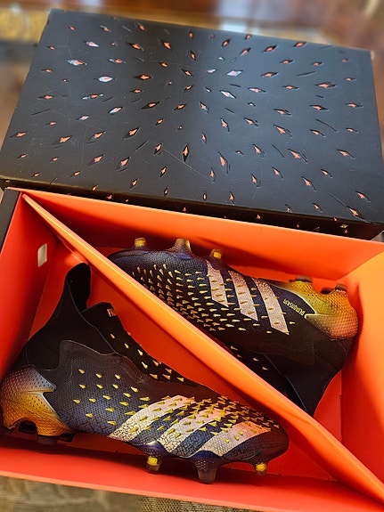 Adidas predator freak +FG jalkapallokengät