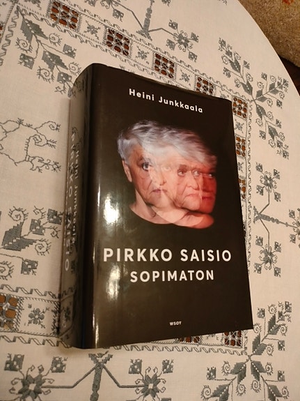Heini Junkkaala: Pirkko Saisio. Sopimaton