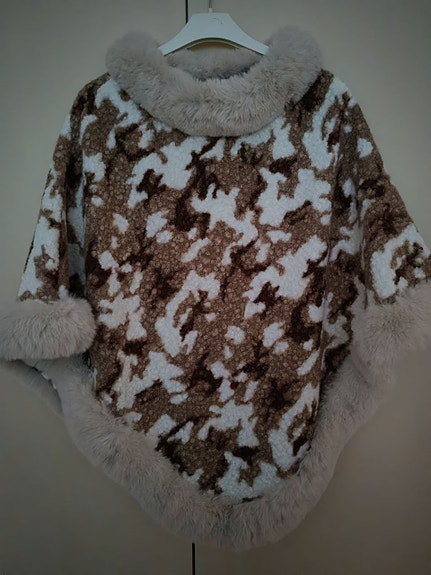 Naiset poncho