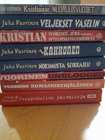 Juha Vuorisen pokkareita ja kirja yhteishintaan
