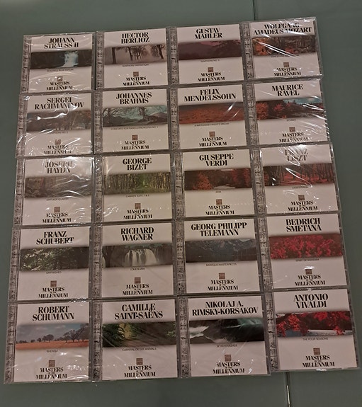30 kpl klassisen musiikin cd- levyjä; Masters of the millennium.