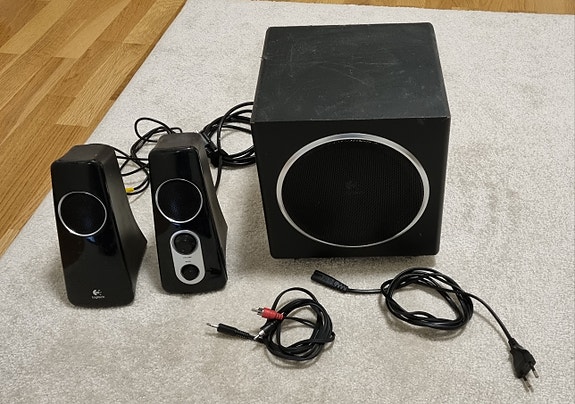 Logitech tietokonekaiuttimet