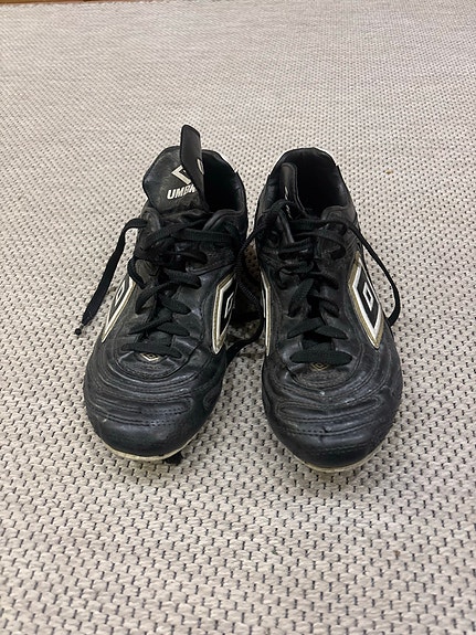 Umbro jalkapallokengät nappikset 36