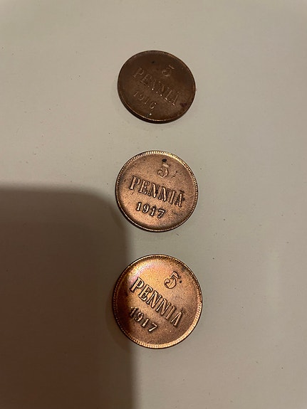 5 penniä vuosilta 1916, 1917 ja 1917 (3 rahaa)