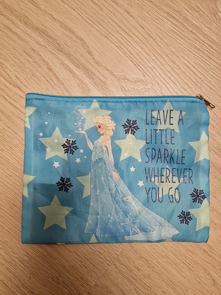 Pussukka Elsa Frozen penaali, kosmetiikkalaukku