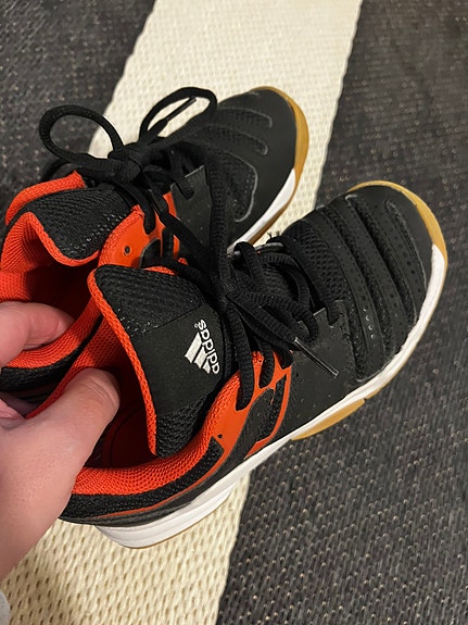 Adidas sisäpelikengät 33
