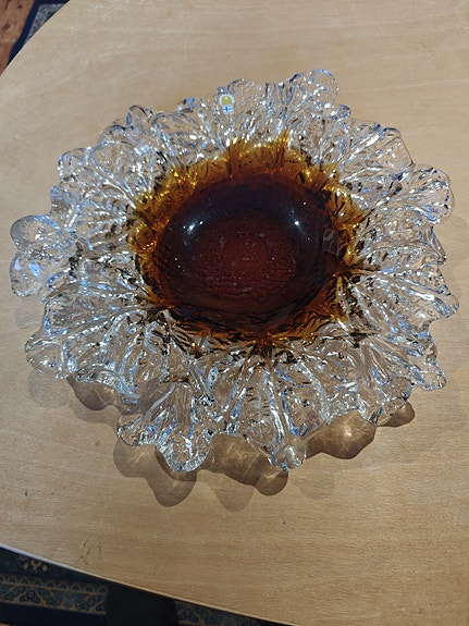 Humppilan lasi kasvimaalla vati