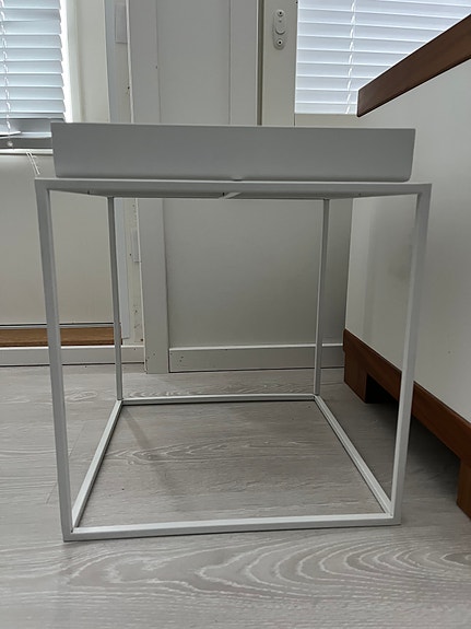 Hay Tray pöytä