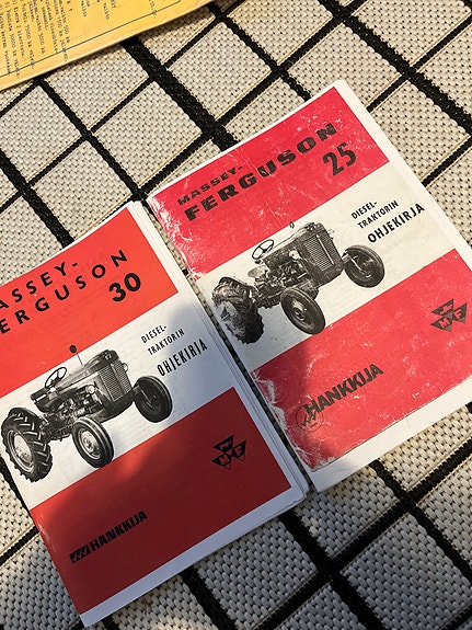 Massey Ferguson traktori ohjekirjat mallit 25 ja 30